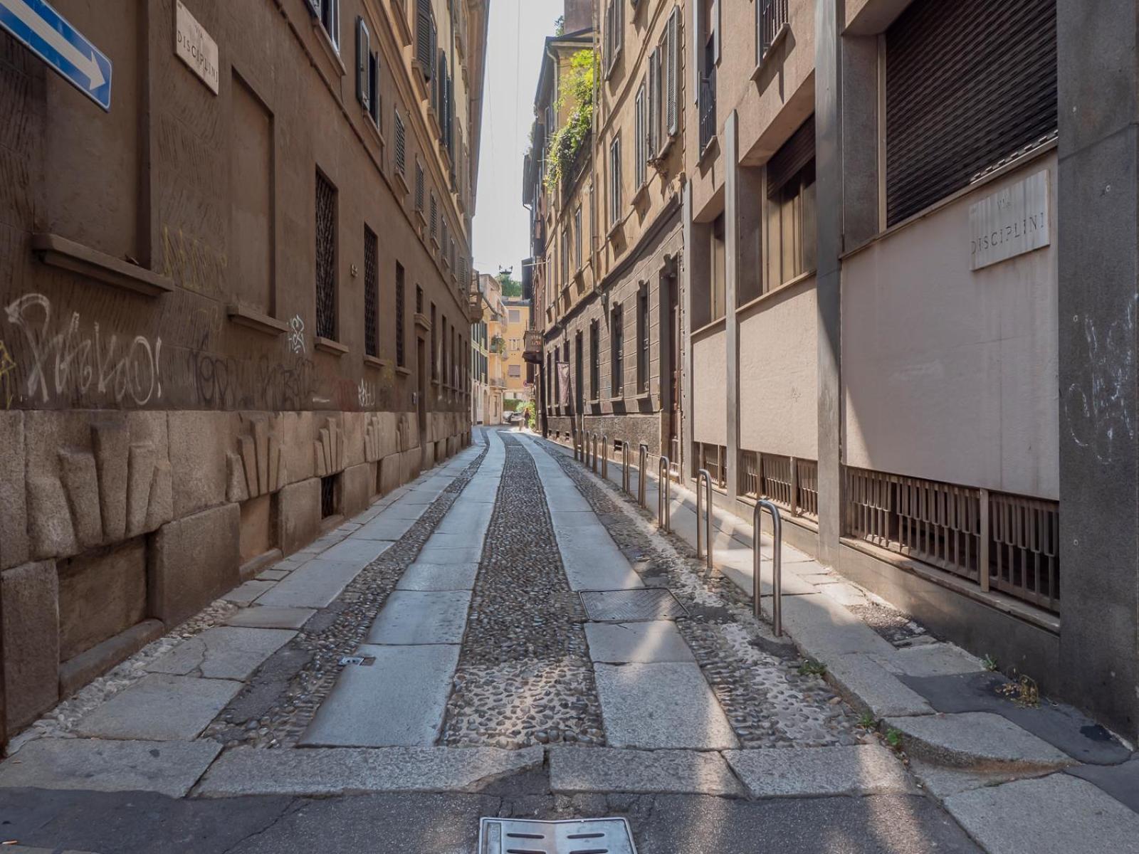 Via Disciplini Apartment With Panoramic Terrace Milan Exterior photo